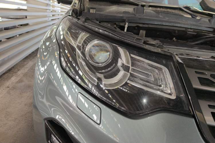 Used Land Rover Discovery Sport 2017 2.0T SE Right Front Headlight