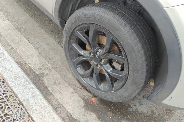 Used Land Rover Discovery Sport 2017 2.0T HSE Right Front Wheel Hub