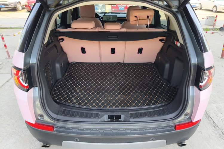 Used Land Rover Discovery Sport 2017 2.0T SE Trunk