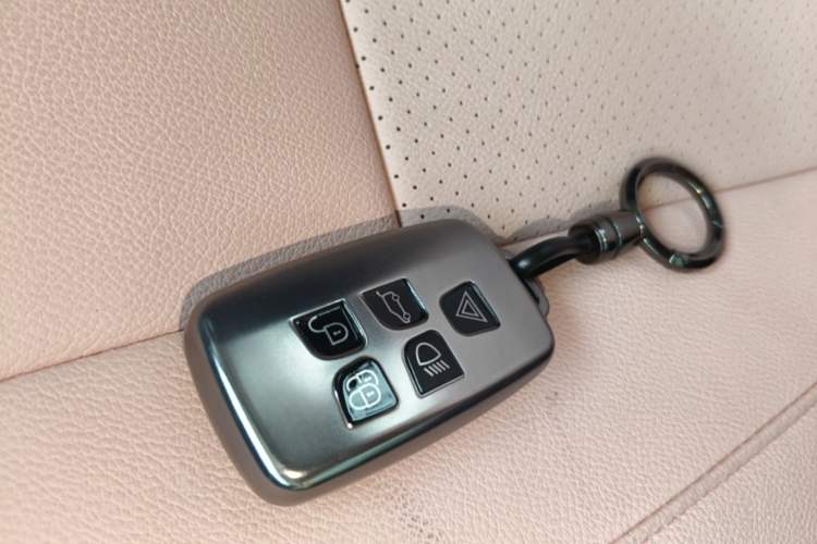 Used Land Rover Discovery Sport 2017 2.0T SE Vehicle Key