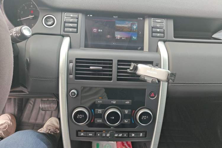 Used Land Rover Discovery Sport 2017 2.0T SE Audio And AC Panel