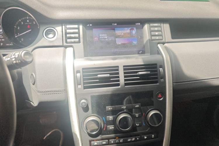 Used Land Rover Discovery Sport 2017 2.0T SE Audio And AC Panel