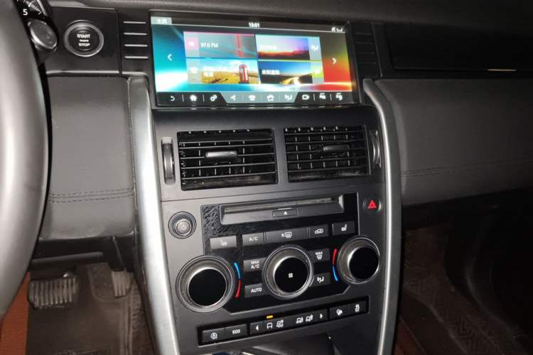Used Land Rover Discovery Sport 2017 2.0T Cool Black Limited Edition Audio And AC Panel