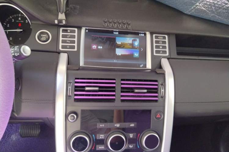 Used Land Rover Discovery Sport 2017 2.0T PURE Audio And AC Panel