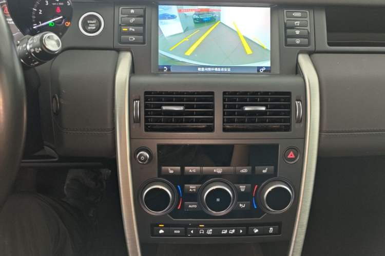 Used Land Rover Discovery Sport 2017 2.0T HSE Audio And AC Panel