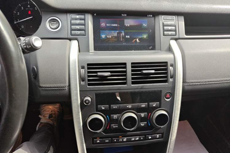 Used Land Rover Discovery Sport 2017 2.0T HSE Audio And AC Panel
