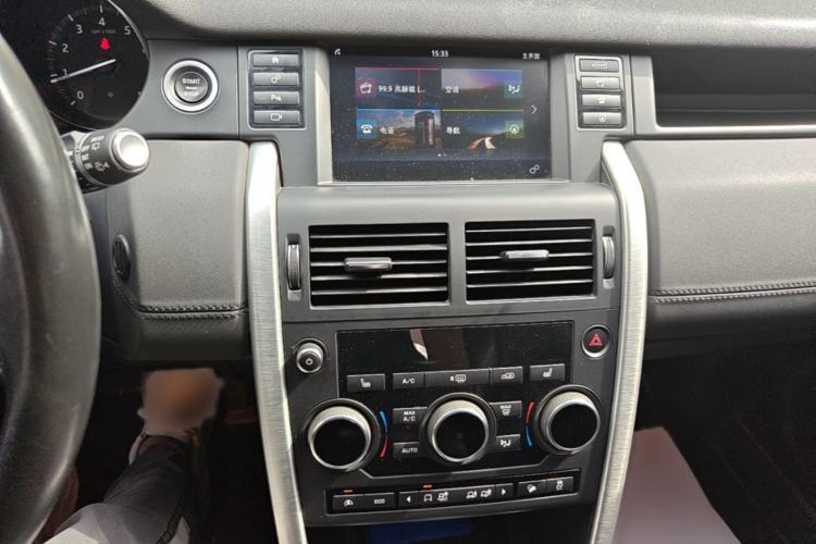 Used Land Rover Discovery Sport 2017 2.0T HSE Audio And AC Panel