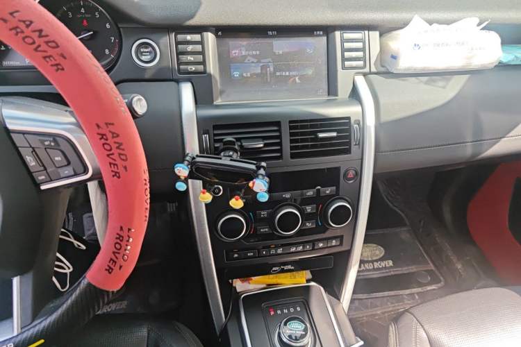 Used Land Rover Discovery Sport 2017 2.0T HSE Audio And AC Panel