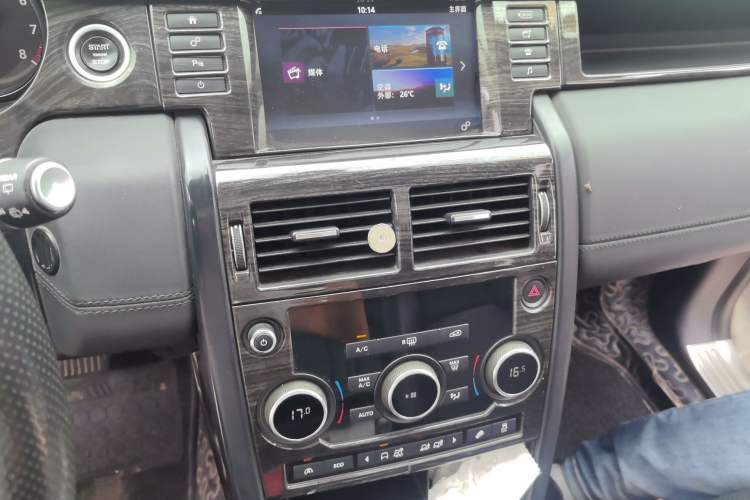Used Land Rover Discovery Sport 2017 2.0T PURE Audio And AC Panel
