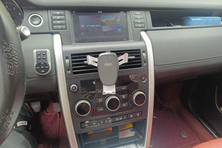 Used Land Rover Discovery Sport 2017 2.0T SE Audio And AC Panel