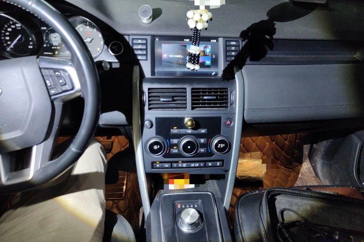 Used Land Rover Discovery Sport 2017 2.0T SE Audio And AC Panel