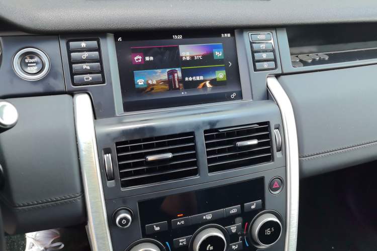Used Land Rover Discovery Sport 2017 2.0T HSE Audio And AC Panel