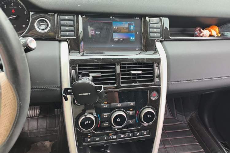 Used Land Rover Discovery Sport 2017 2.0T SE Audio And AC Panel
