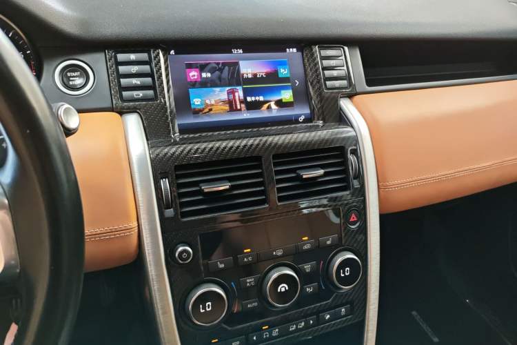 Used Land Rover Discovery Sport 2017 2.0T HSE Audio And AC Panel