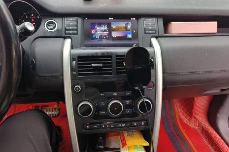 Used Land Rover Discovery Sport 2017 2.0T SE Audio And AC Panel
