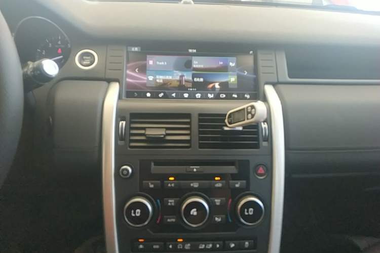 Used Land Rover Discovery Sport 2017 2.0T HSE Audio And AC Panel