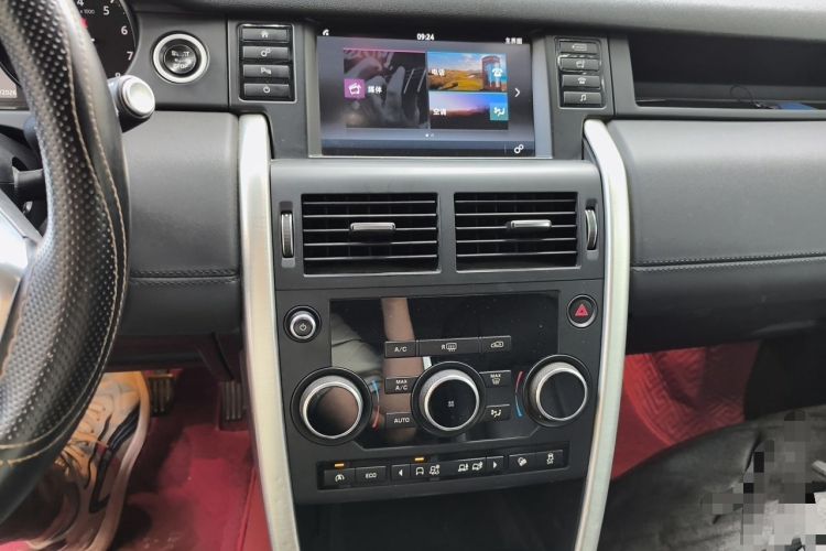 Used Land Rover Discovery Sport 2017 2.0T SE Audio And AC Panel