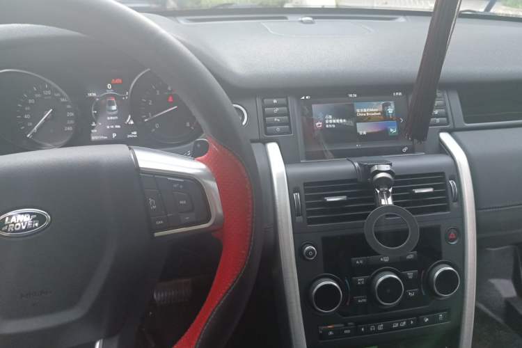 Used Land Rover Discovery Sport 2017 2.0T SE Audio And AC Panel