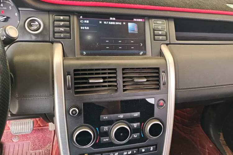 Used Land Rover Discovery Sport 2017 2.0T SE Audio And AC Panel