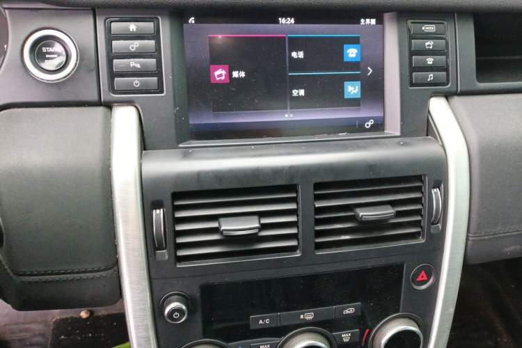Used Land Rover Discovery Sport 2017 2.0T SE Audio And AC Panel