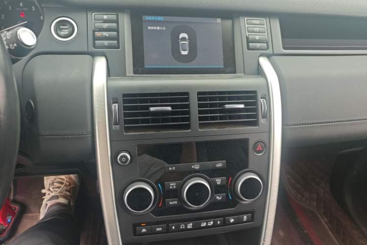 Used Land Rover Discovery Sport 2017 2.0T SE Audio And AC Panel