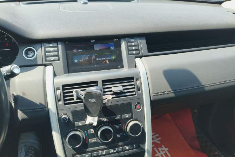 Used Land Rover Discovery Sport 2017 2.0T HSE Audio And AC Panel