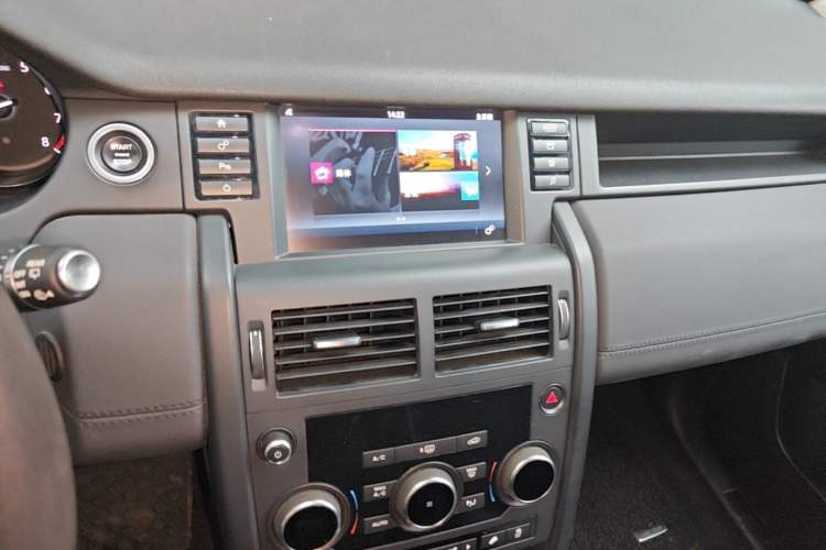 Used Land Rover Discovery Sport 2017 2.0T PURE Audio And AC Panel