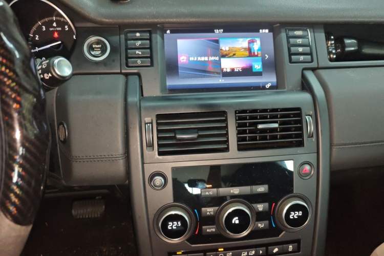 Used Land Rover Discovery Sport 2017 2.0T PURE Audio And AC Panel