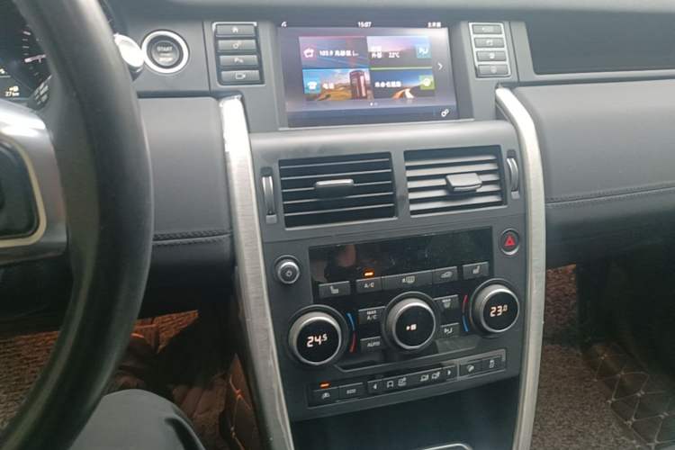 Used Land Rover Discovery Sport 2017 2.0T HSE Audio And AC Panel