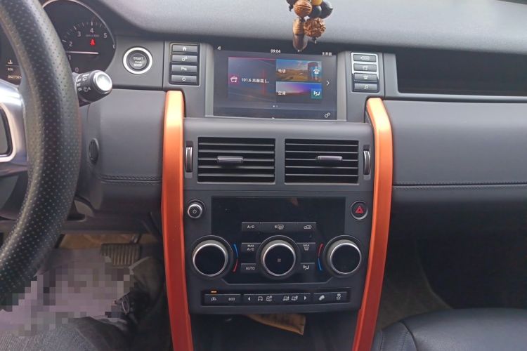 Used Land Rover Discovery Sport 2017 2.0T SE Audio And AC Panel