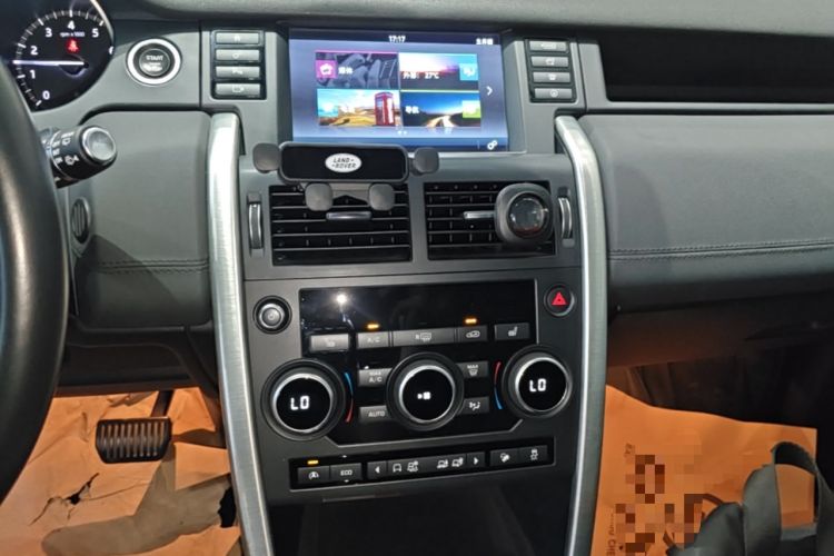 Used Land Rover Discovery Sport 2017 2.0T HSE Audio And AC Panel