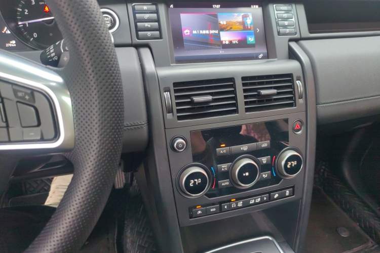 Used Land Rover Discovery Sport 2017 2.0T PURE Audio And AC Panel