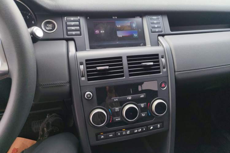 Used Land Rover Discovery Sport 2017 2.0T PURE Audio And AC Panel