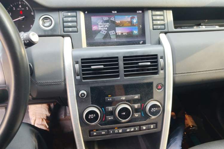 Used Land Rover Discovery Sport 2017 2.0T SE Audio And AC Panel