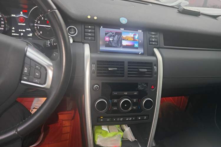Used Land Rover Discovery Sport 2017 2.0T SE Audio And AC Panel