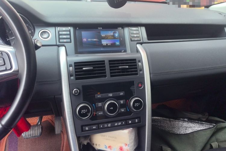 Used Land Rover Discovery Sport 2017 2.0T SE Audio And AC Panel