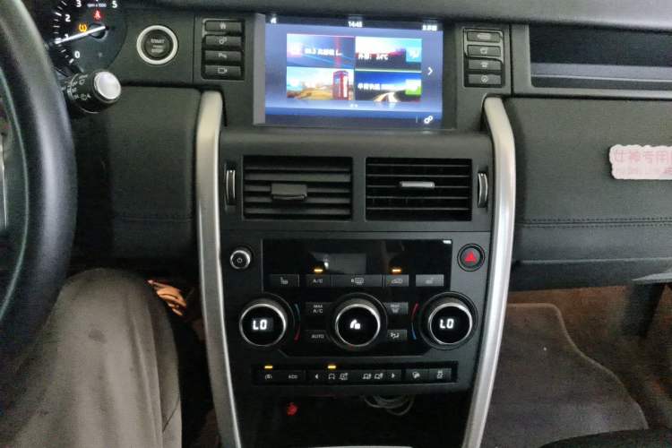 Used Land Rover Discovery Sport 2017 2.0T HSE Audio And AC Panel