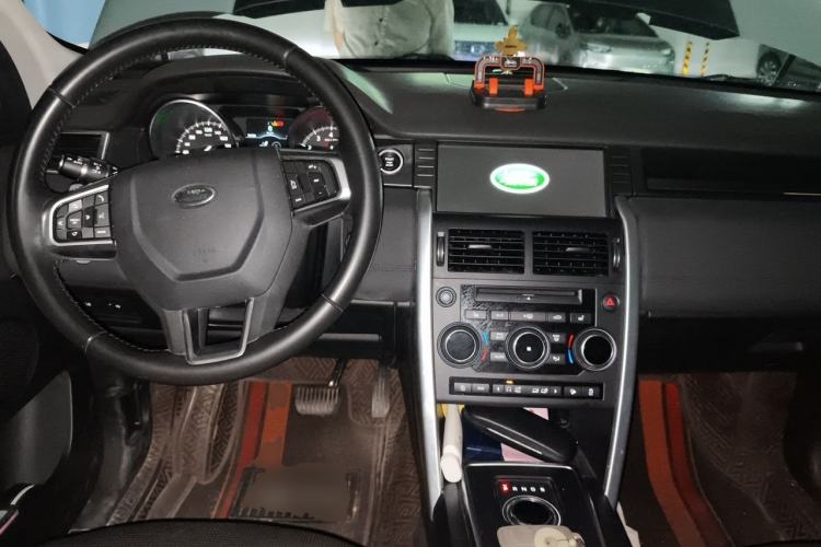 Used Land Rover Discovery Sport 2017 2.0T Cool Black Limited Edition Center Console