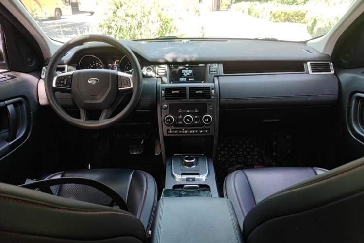 Used Land Rover Discovery Sport 2017 2.0T PURE Center Console