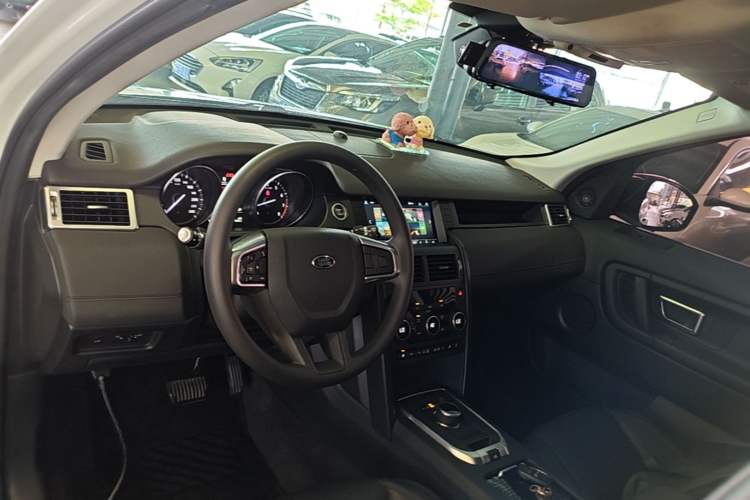 Used Land Rover Discovery Sport 2017 2.0T PURE Center Console