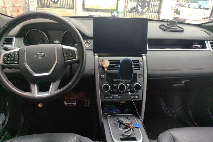 Used Land Rover Discovery Sport 2017 2.0T Cool Black Limited Edition Center Console