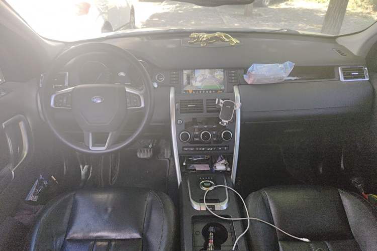 Used Land Rover Discovery Sport 2017 2.0T SE Center Console