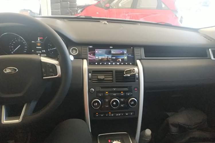 Used Land Rover Discovery Sport 2017 2.0T HSE Center Console