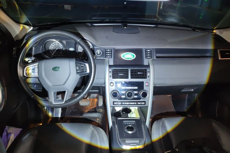 Used Land Rover Discovery Sport 2017 2.0T SE Center Console