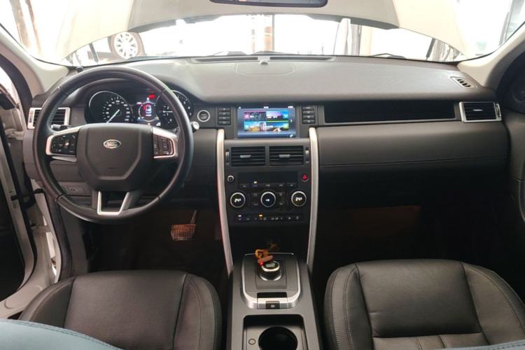 Used Land Rover Discovery Sport 2017 2.0T HSE Center Console