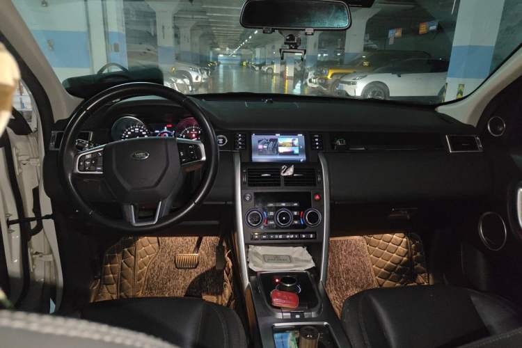 Used Land Rover Discovery Sport 2017 2.0T SE Center Console