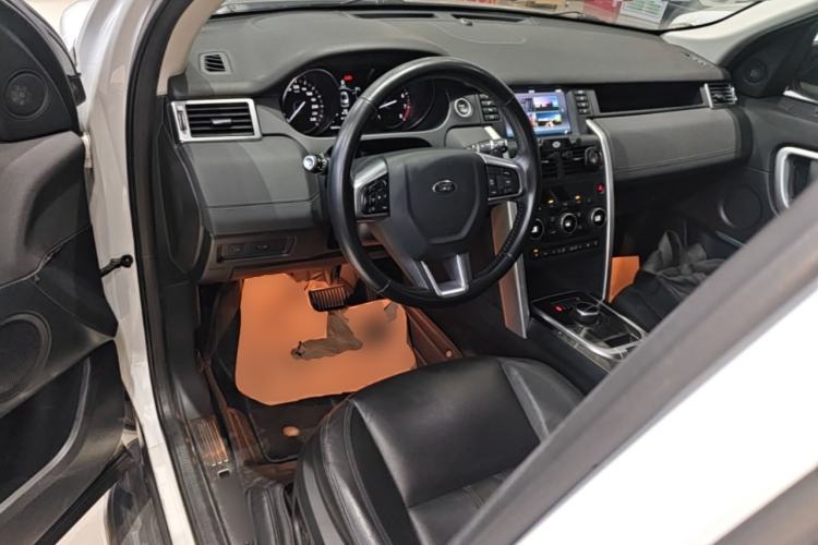 Used Land Rover Discovery Sport 2017 2.0T HSE Center Console