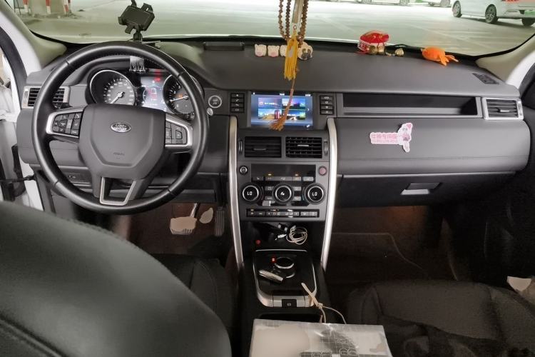 Used Land Rover Discovery Sport 2017 2.0T HSE Center Console