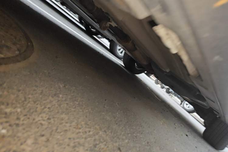 Used Land Rover Discovery Sport 2017 2.0T PURE Chassis Front Left