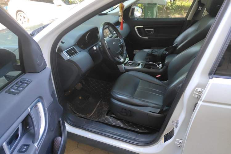 Used Land Rover Discovery Sport 2017 2.0T SE Driver Seat